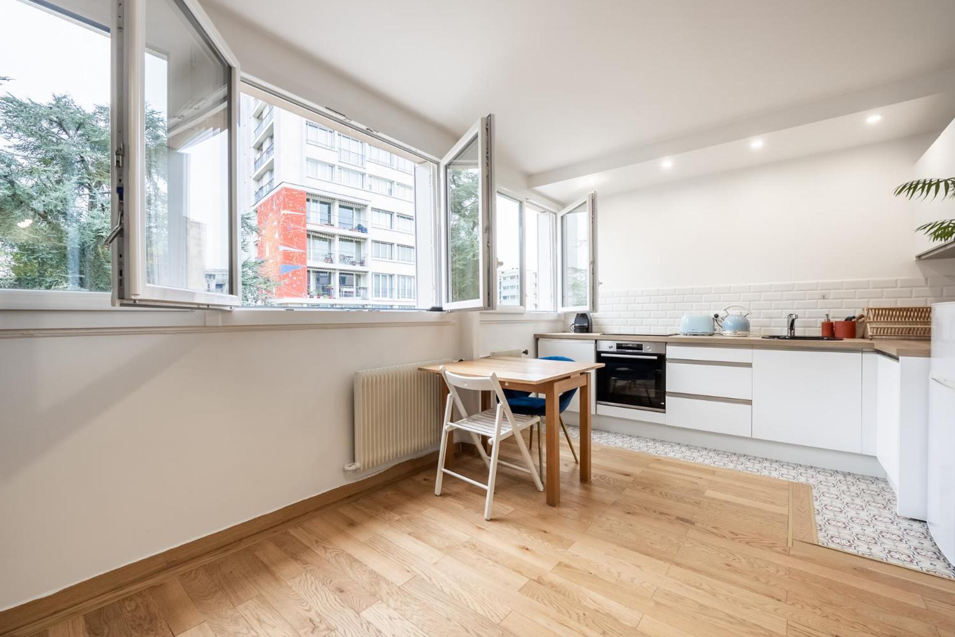 Charming Parisian Home Away From Home In The Heart Of Paryż Zewnętrze zdjęcie