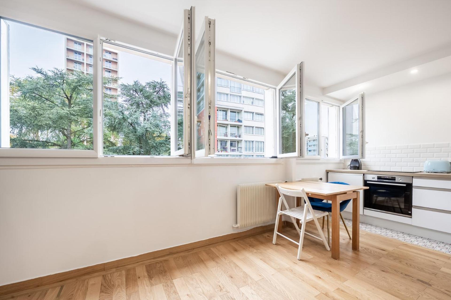 Charming Parisian Home Away From Home In The Heart Of Paryż Zewnętrze zdjęcie