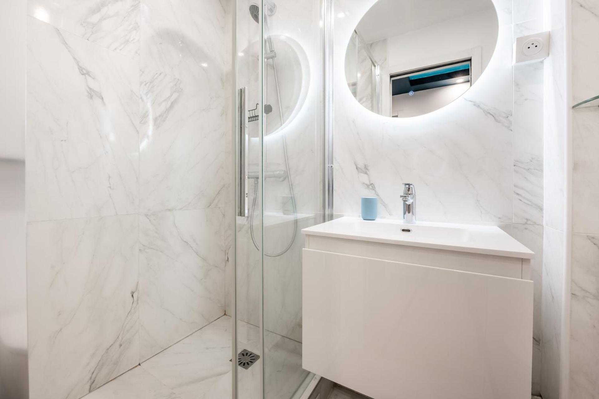 Charming Parisian Home Away From Home In The Heart Of Paryż Zewnętrze zdjęcie